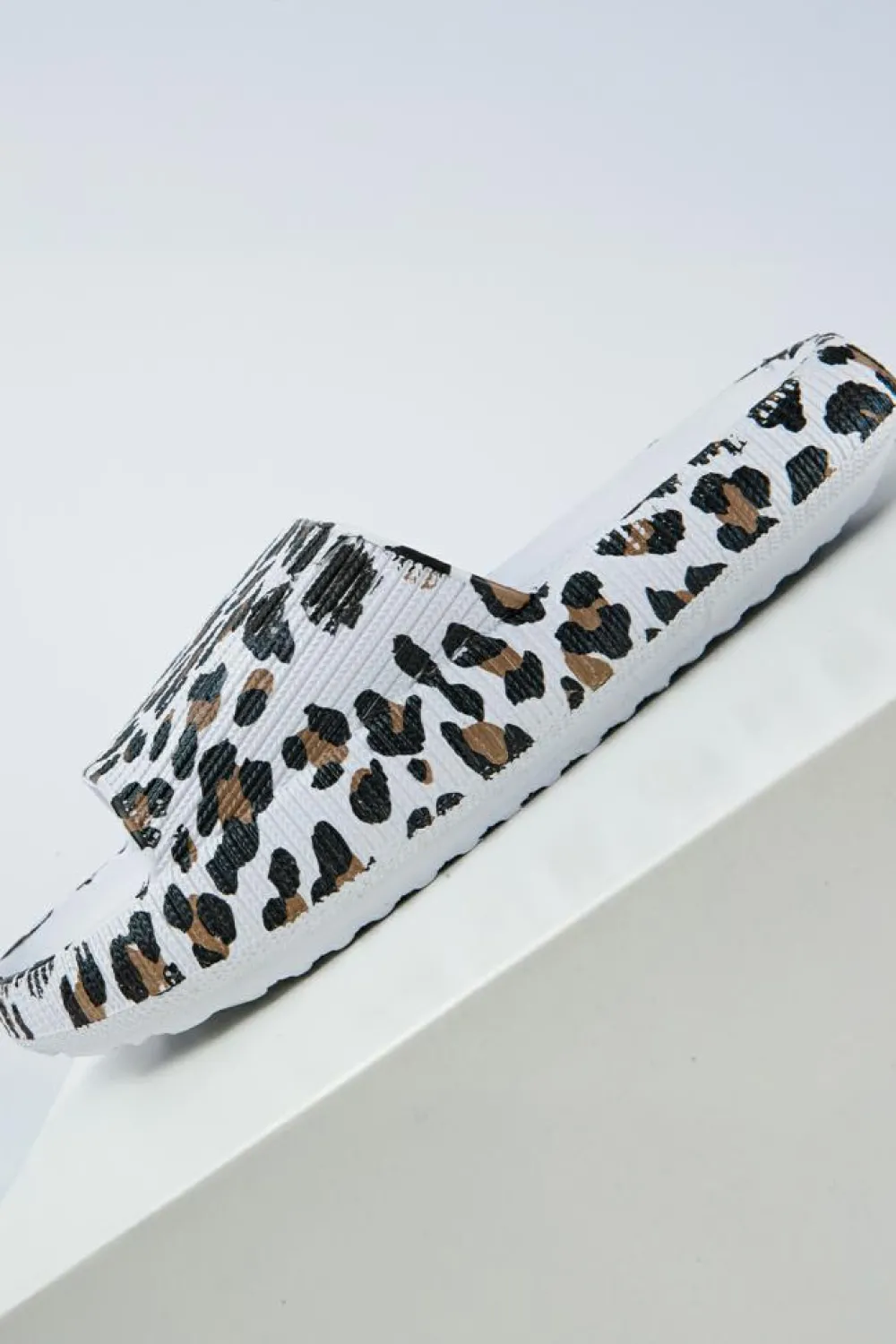 Fashion Dear-Lover Leopard Print Thick Sole Slip On Slippers White