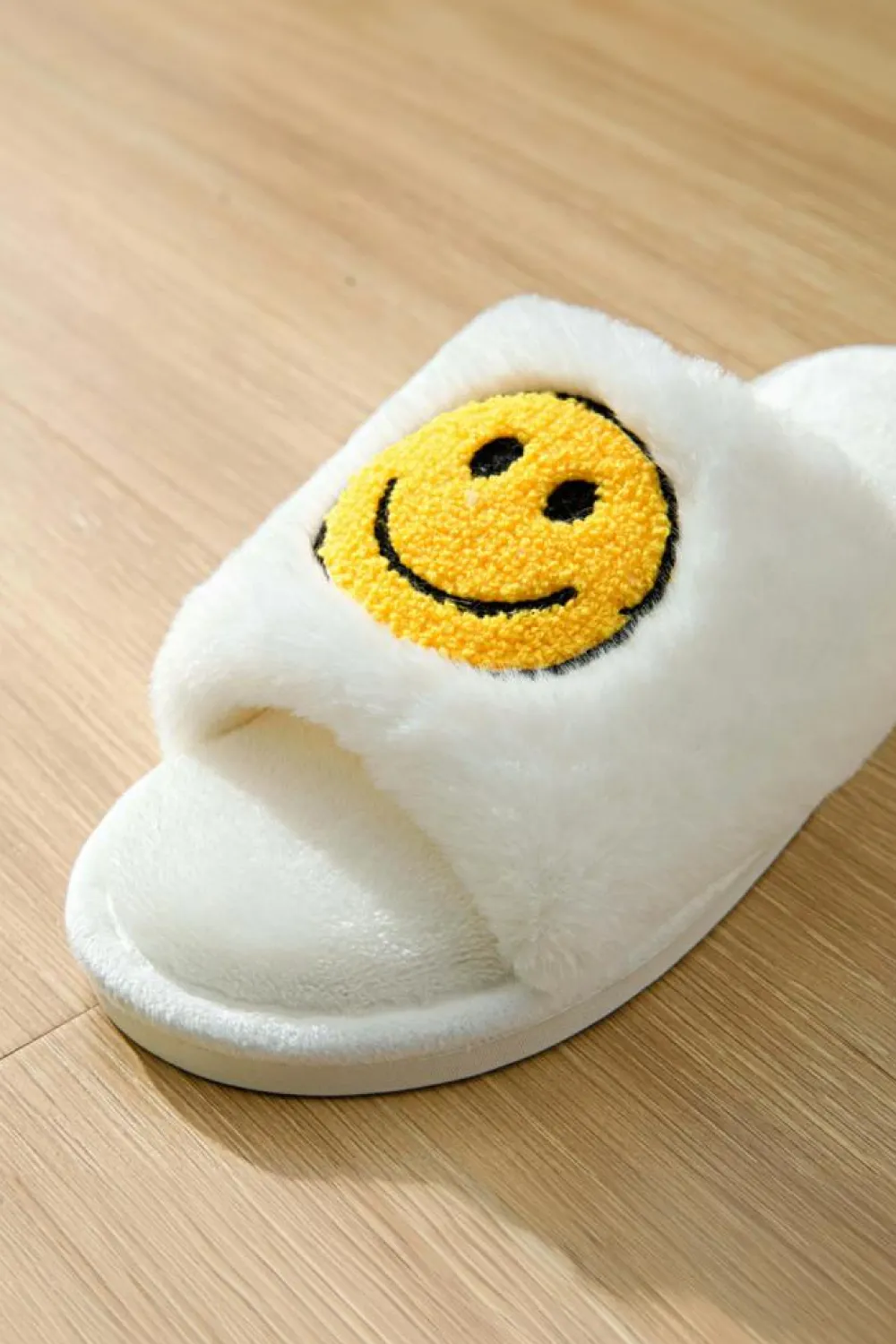 Clearance Dear-Lover Smile Emoji Graphic Plush Home Slippers White