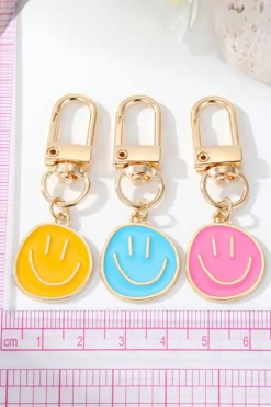 New Dear-Lover Smile Face Large Buckle Alloy Keychain White