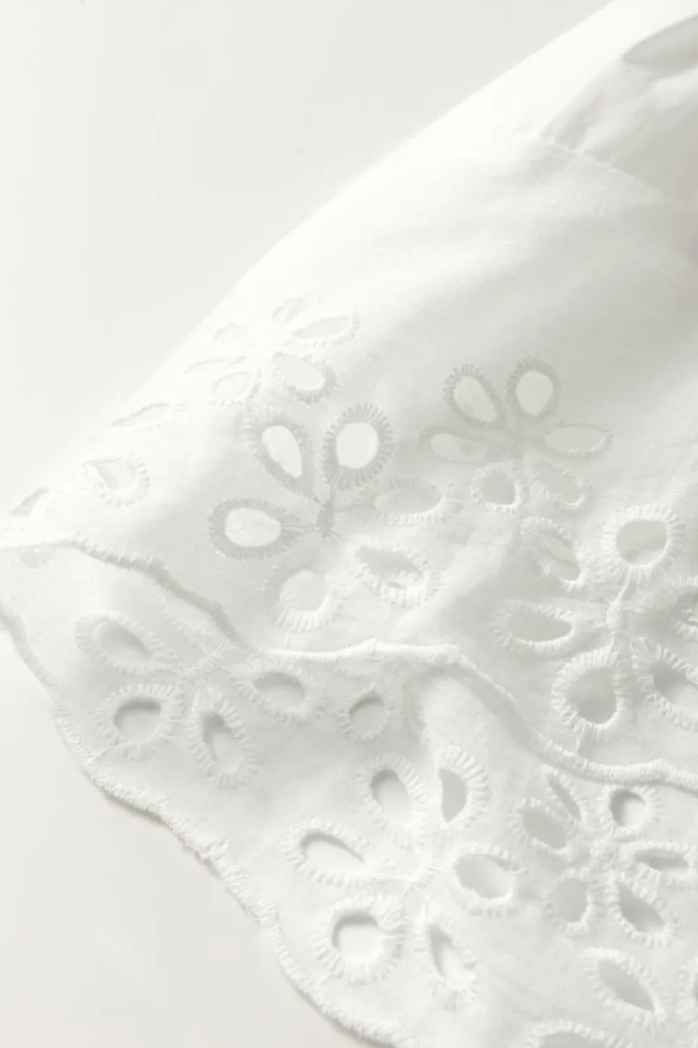 Sale Dear-Lover Solid Color Lace Crochet Eyelets Sleeveless Buttoned Shirt White