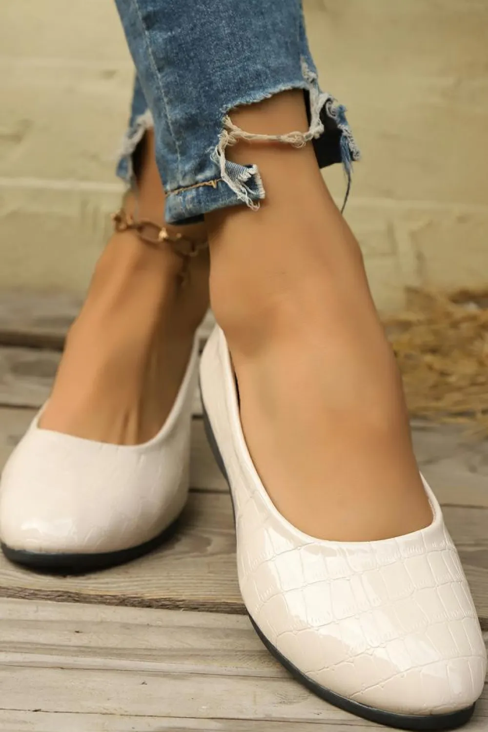 Discount Dear-Lover Textured PU Leather Pointed Toe Wedge Heel Shoes White